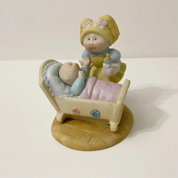 1984 Cabbage Patch Kids Porcelain Figurine Girl Feeding Baby in Cradle - Picture 2 of 16